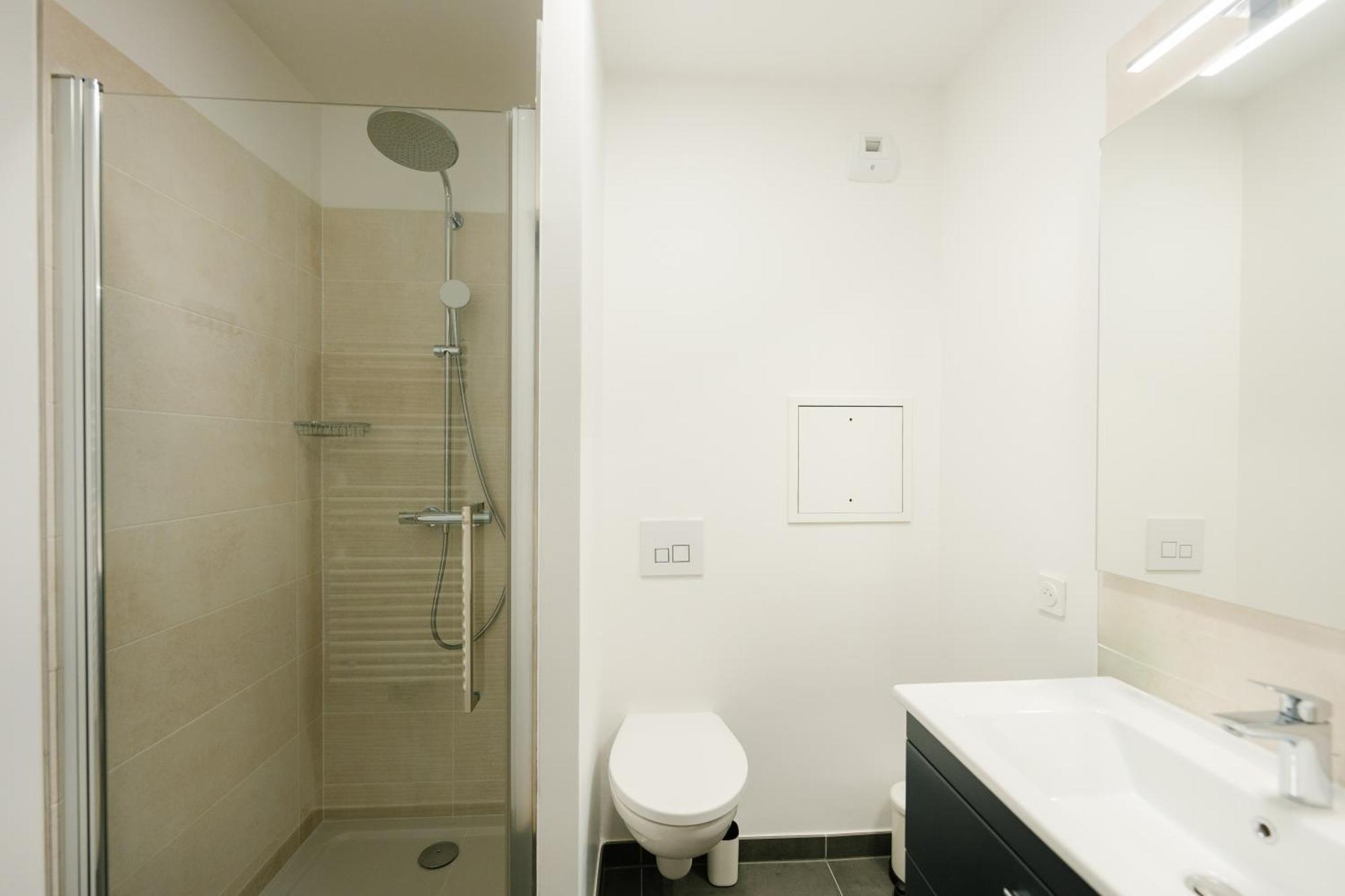 Confort Absolu A ,superbe Renove 7 Avec Salles De Bain Privatives Apartment Paris