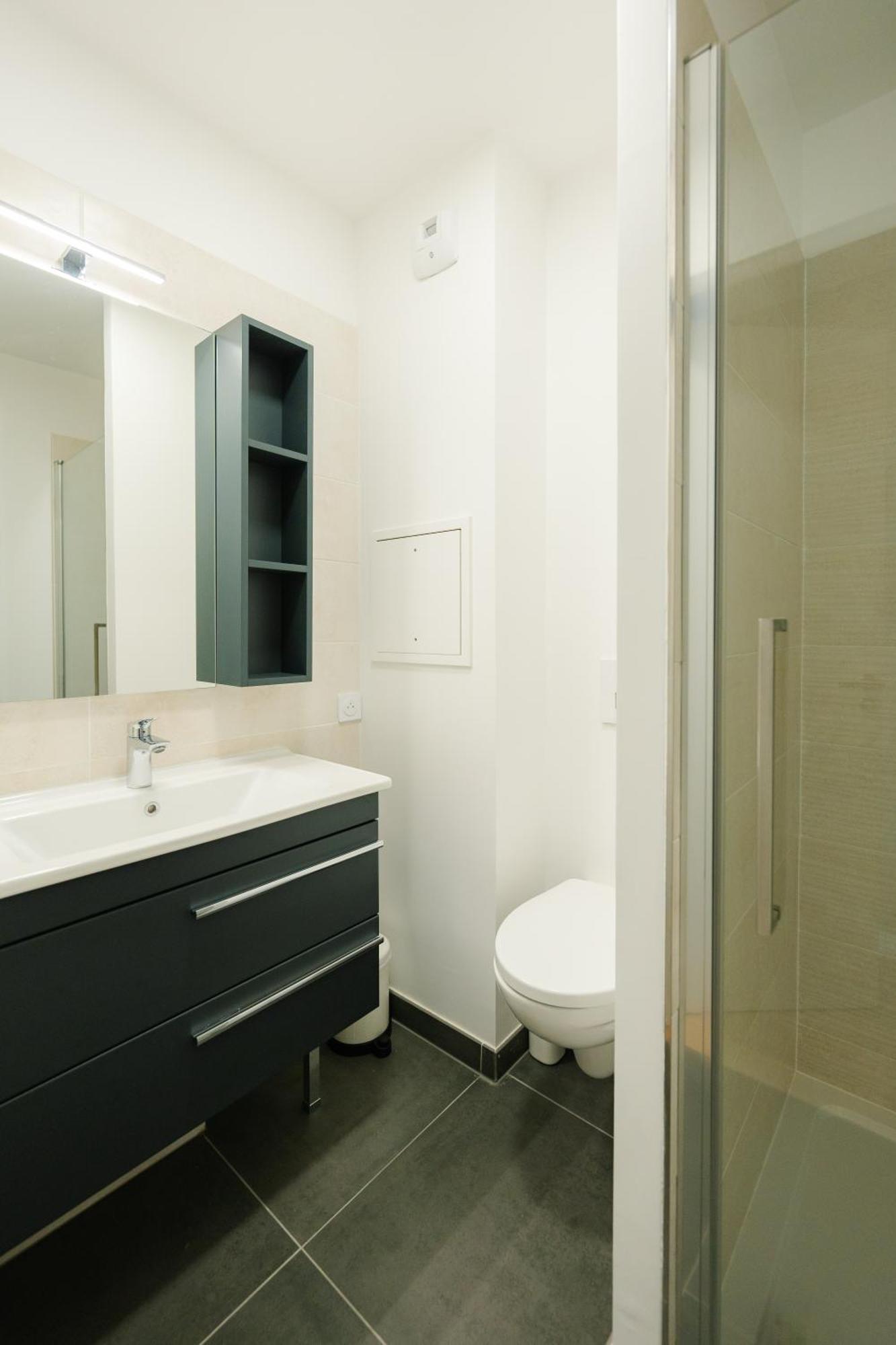 Confort Absolu A ,superbe Renove 7 Avec Salles De Bain Privatives * Paris