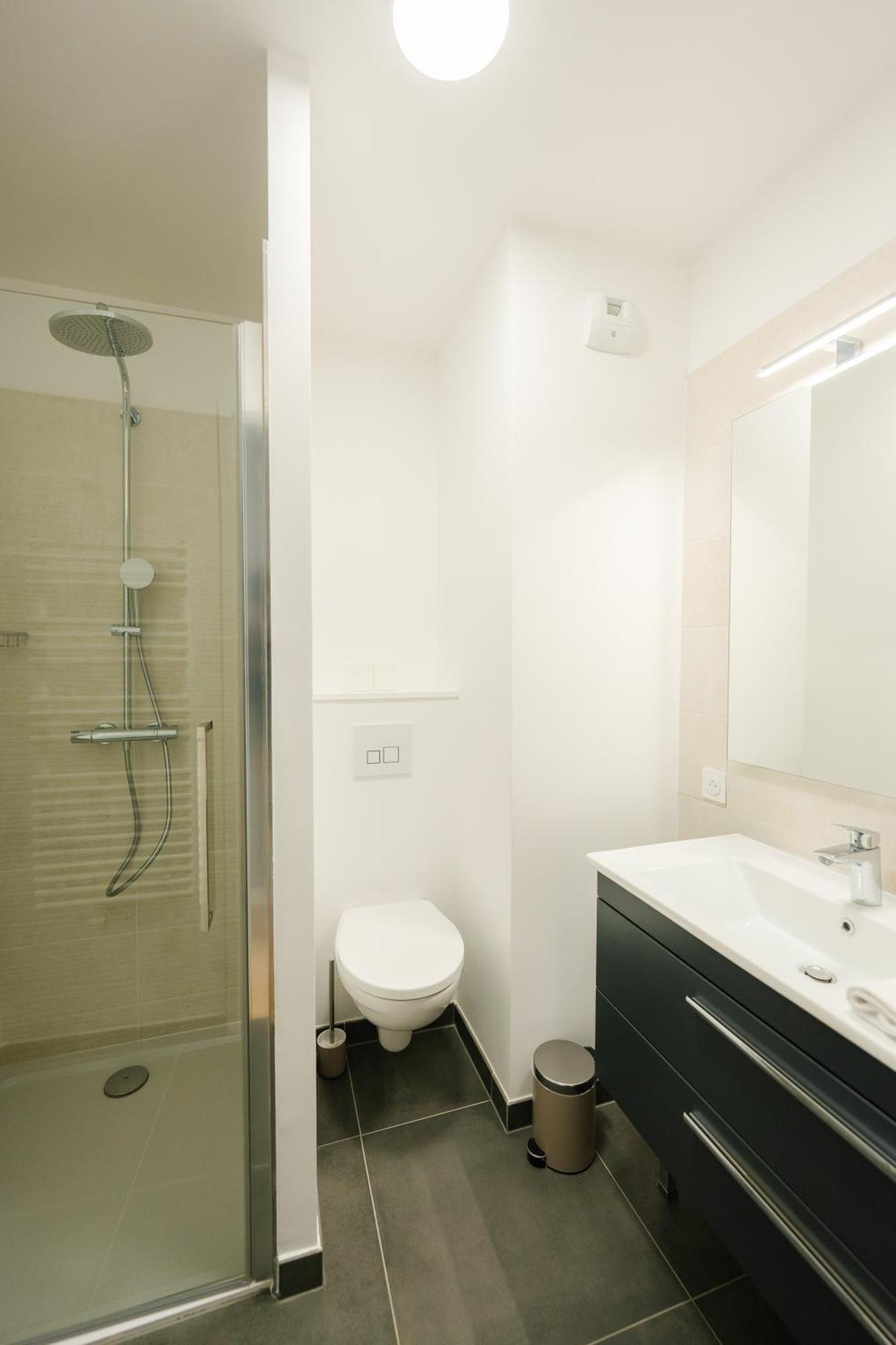 Confort Absolu A ,superbe Renove 7 Avec Salles De Bain Privatives * Paris