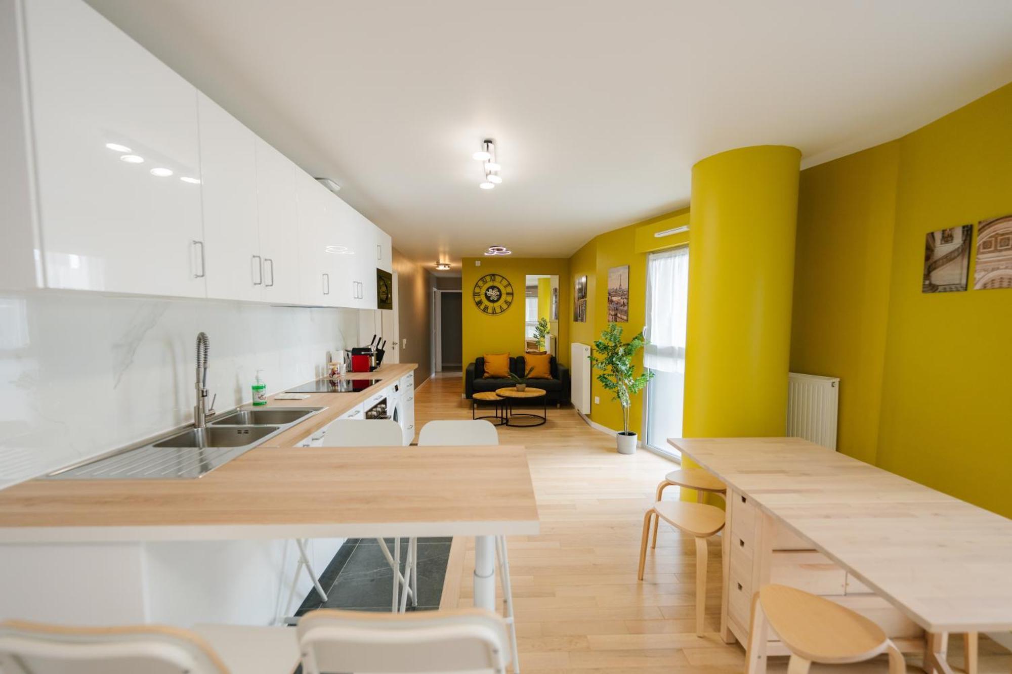 Confort Absolu A ,superbe Renove 7 Avec Salles De Bain Privatives *
