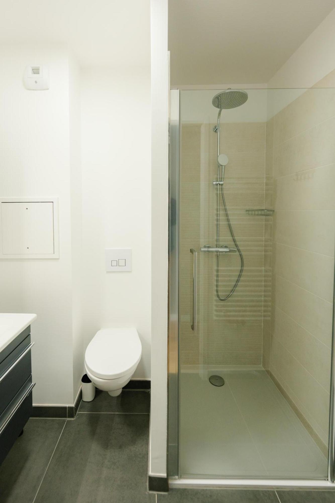 Confort Absolu A ,superbe Renove 7 Avec Salles De Bain Privatives Apartment