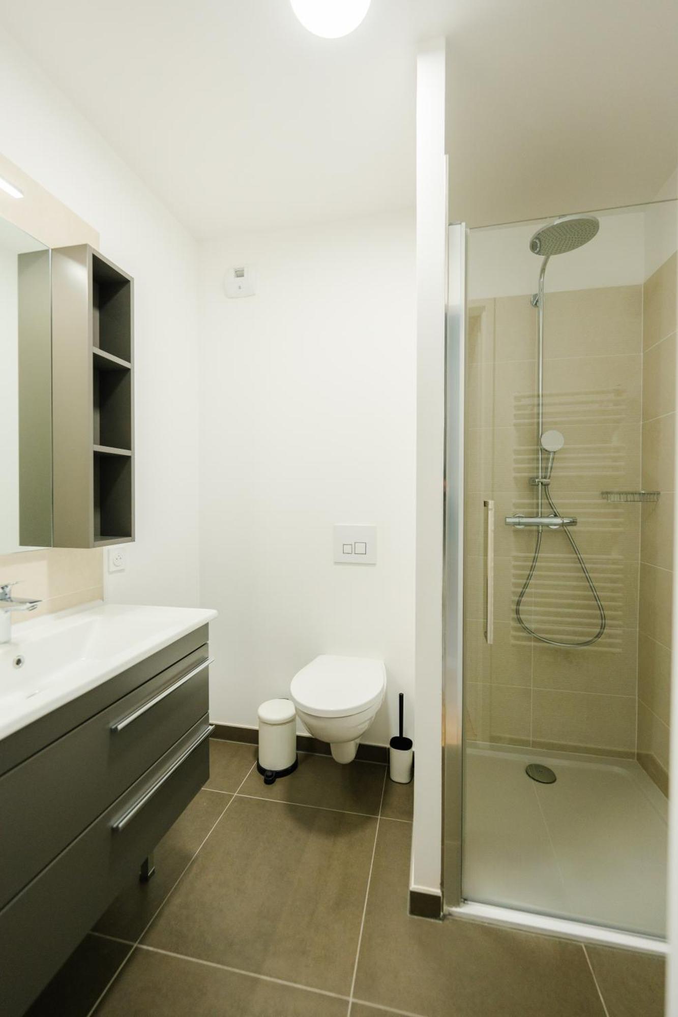 Apartment Confort Absolu A ,superbe Renove 7 Avec Salles De Bain Privatives *