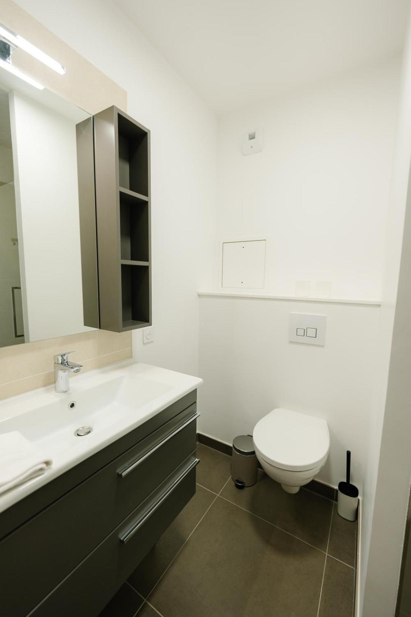 Confort Absolu A ,superbe Renove 7 Avec Salles De Bain Privatives * Paris